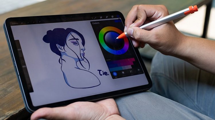 Vẽ máy nên mua bảng vẽ điện tử hay iPad ? 